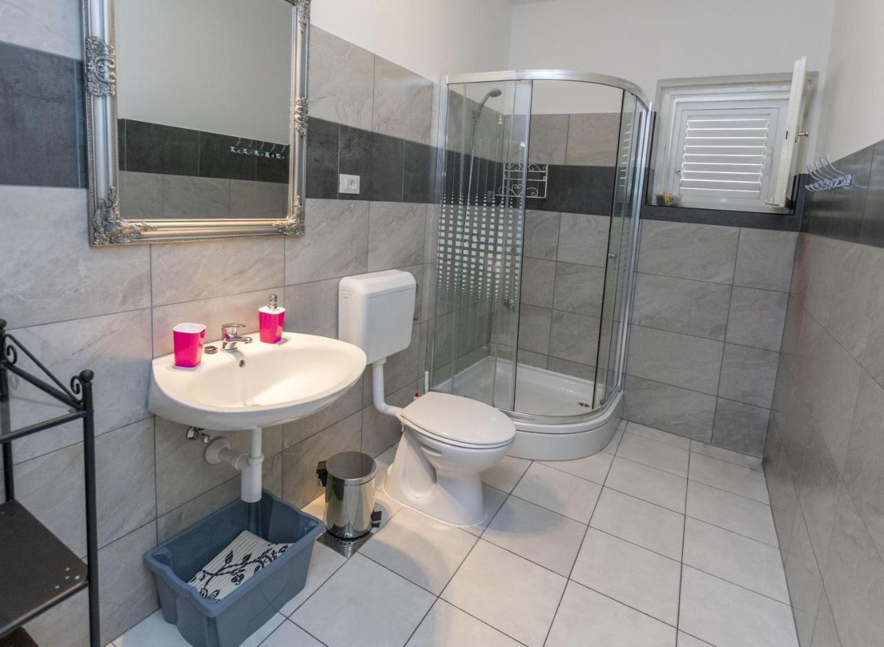 Apartments Zmika Primosten Luaran gambar