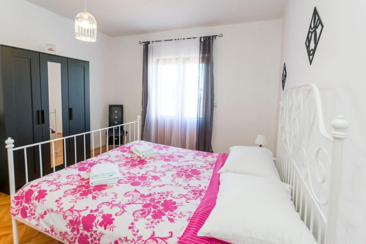 Apartments Zmika Primosten Luaran gambar